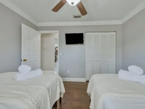 1127 Sea Pines Way Lantana FL 33462