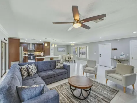 1127 Sea Pines Way Lantana FL 33462