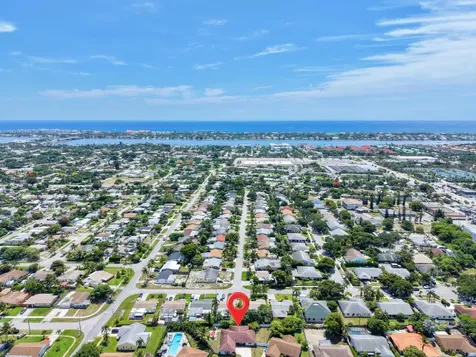 1127 Sea Pines Way Lantana FL 33462