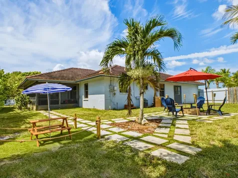1127 Sea Pines Way Lantana FL 33462