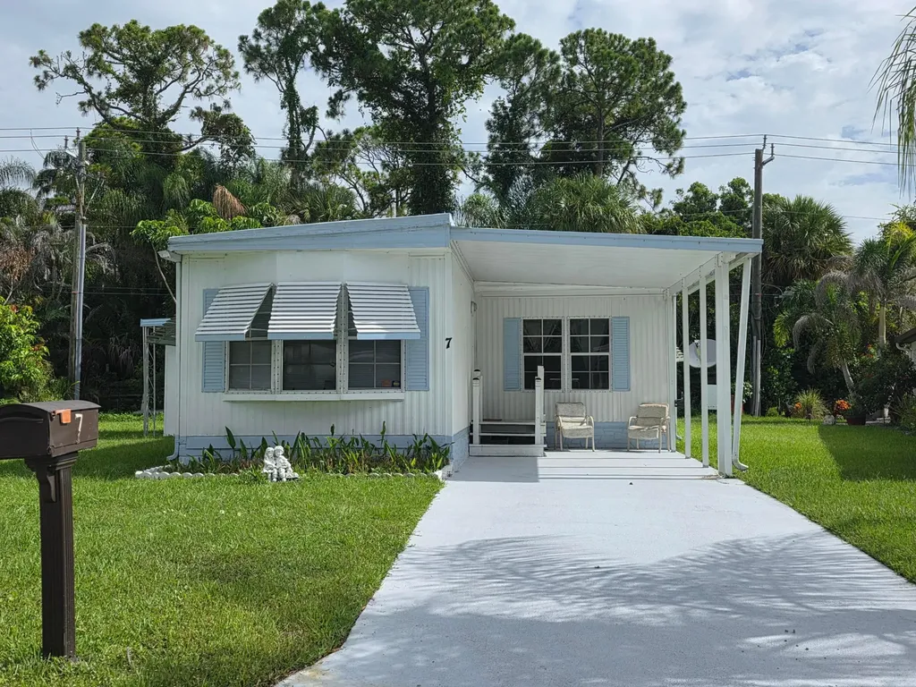 7 Quintana Roo Lane Port St Lucie FL 34952