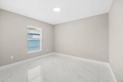 909 20th N Fort Pierce FL 34950