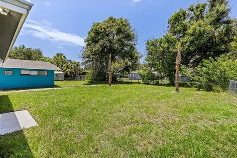 909 20th N Fort Pierce FL 34950