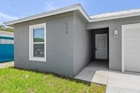909 20th N Fort Pierce FL 34950