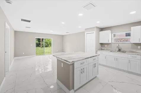909 20th N Fort Pierce FL 34950