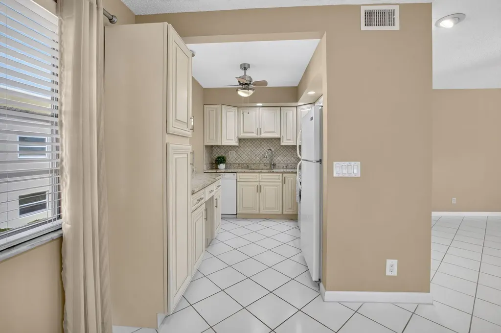 332 Capri G Delray Beach FL 33484