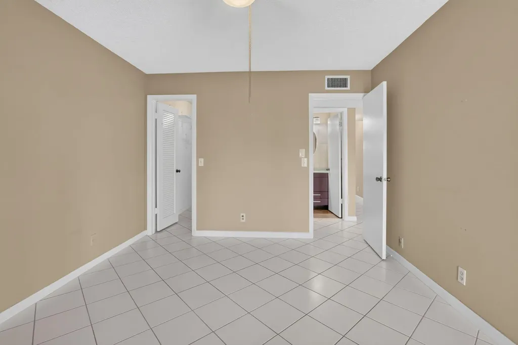 332 Capri G Delray Beach FL 33484