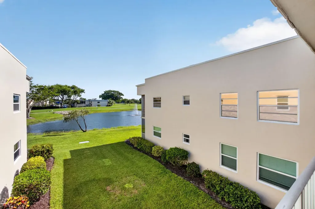332 Capri G Delray Beach FL 33484