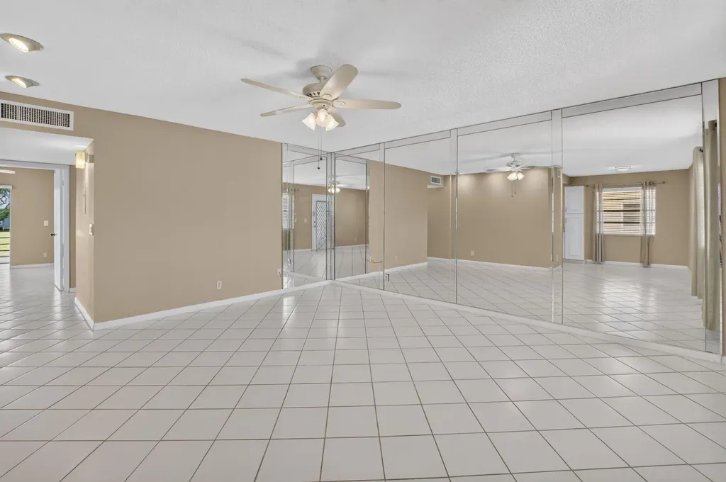 332 Capri G Delray Beach FL 33484