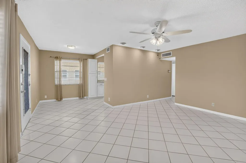 332 Capri G Delray Beach FL 33484