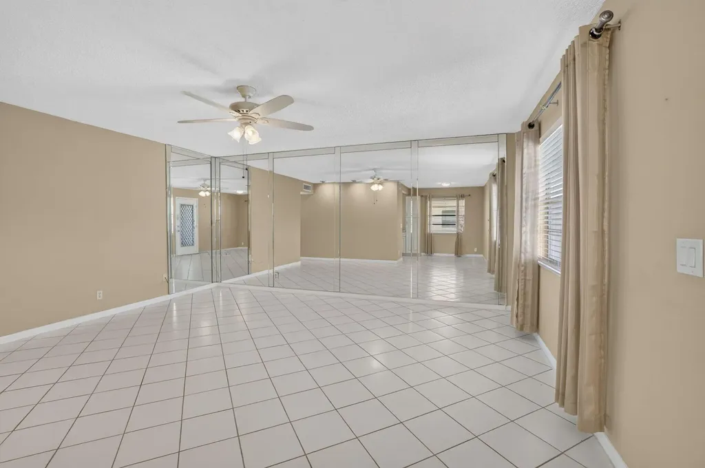 332 Capri G Delray Beach FL 33484