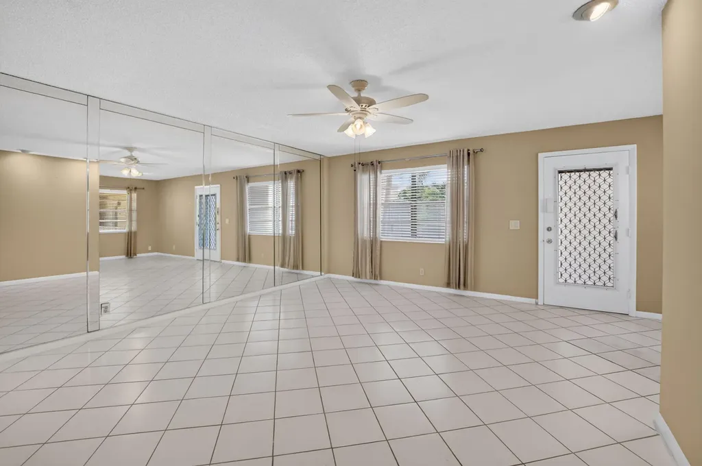 332 Capri G Delray Beach FL 33484