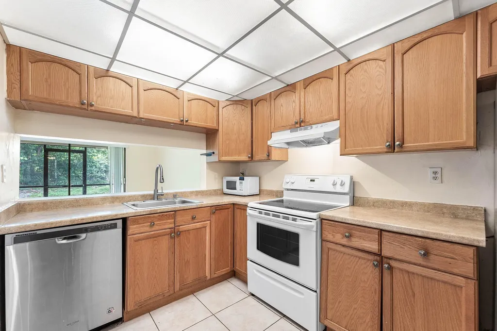 9050 NW 28th Street Coral Springs FL 33065
