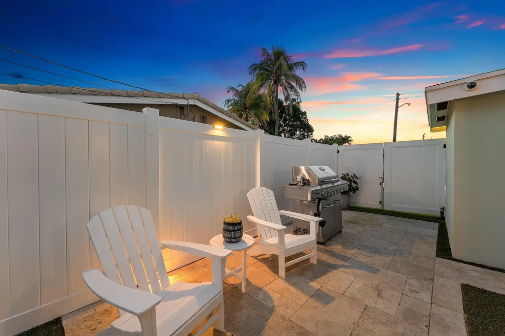 904 SE 15th Court Deerfield Beach FL 33441