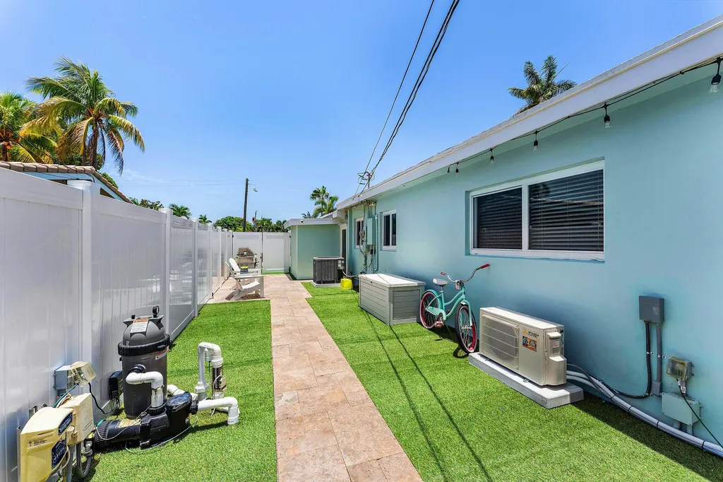 904 SE 15th Court Deerfield Beach FL 33441