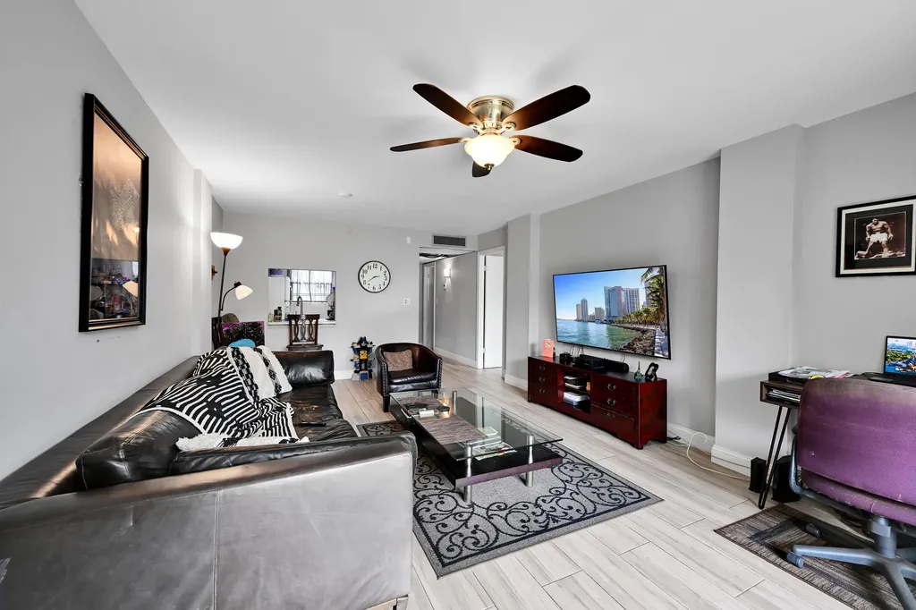103 Royal Park Drive Oakland Park FL 33309