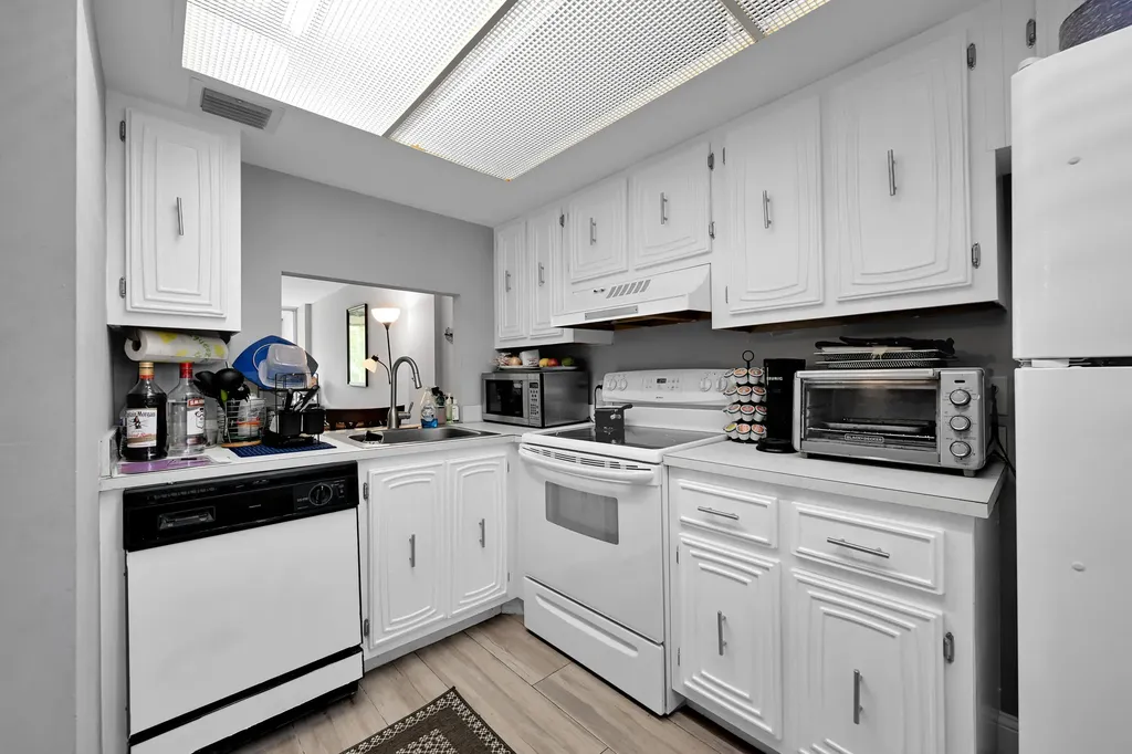 103 Royal Park Drive Oakland Park FL 33309