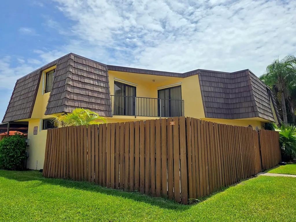 22 Springdale Circle Palm Springs FL 33461