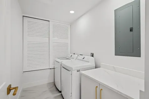 2760 NE 7th Street Pompano Beach FL 33062