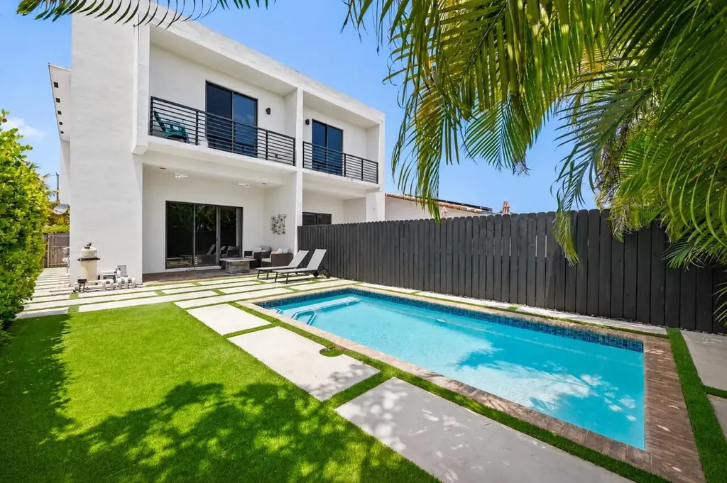3090 SW 17th Street Miami FL 33145