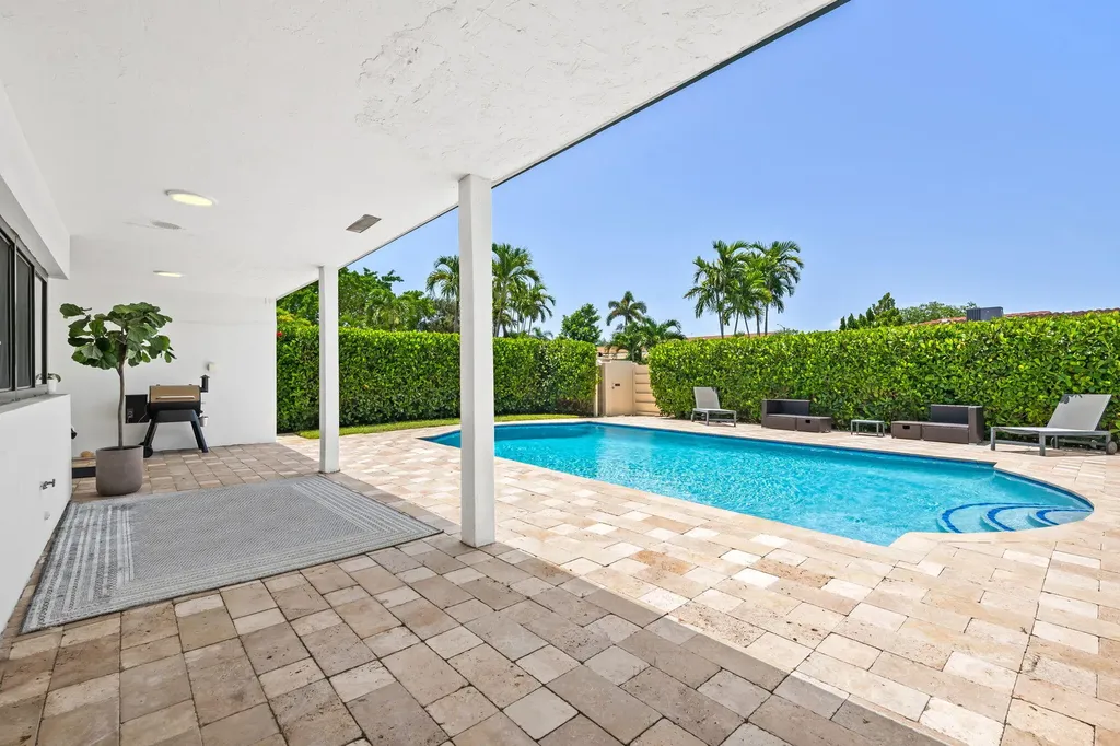 5122 Cleveland Street Hollywood FL 33021