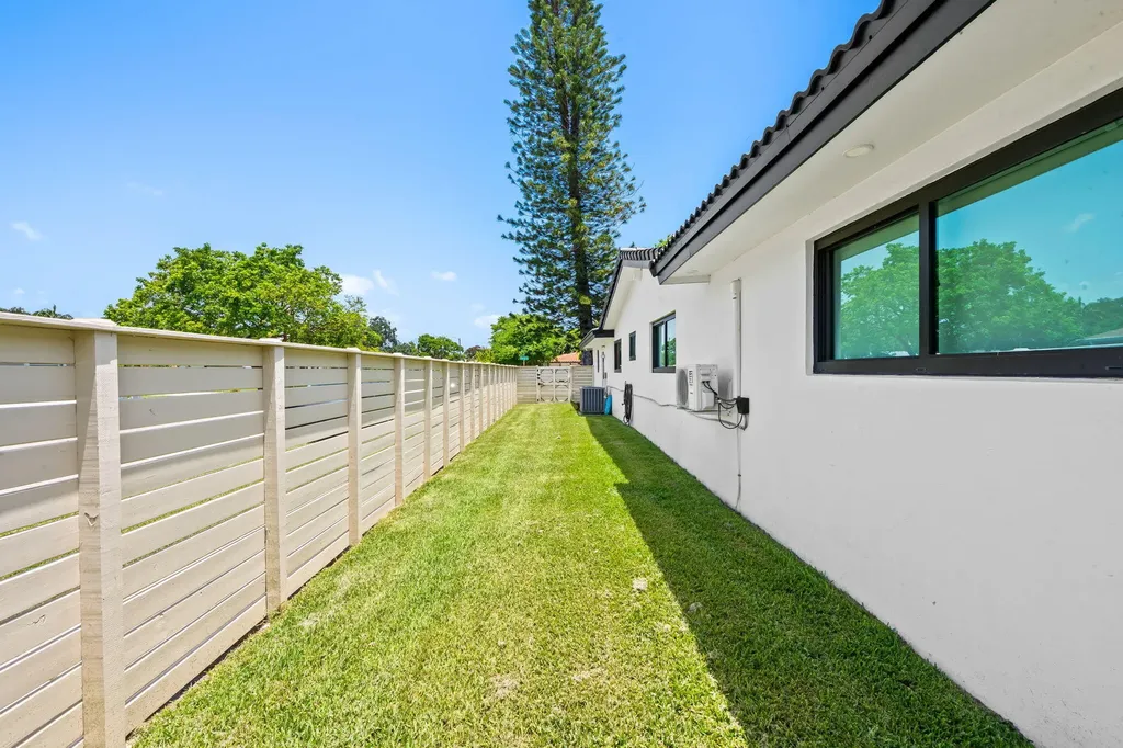 5122 Cleveland Street Hollywood FL 33021