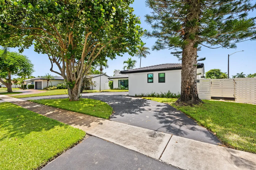5122 Cleveland Street Hollywood FL 33021