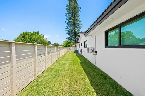 5122 Cleveland Street Hollywood FL 33021