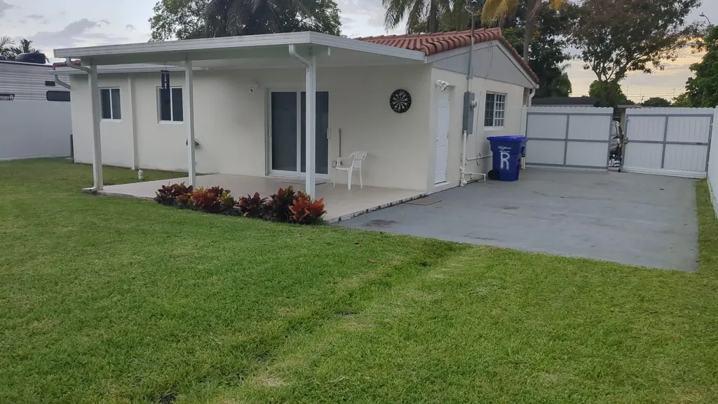 6325 Grant Court Hollywood FL 33024