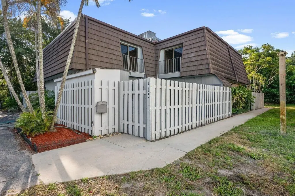 1980 NE Dixie Highway Jensen Beach FL 34957
