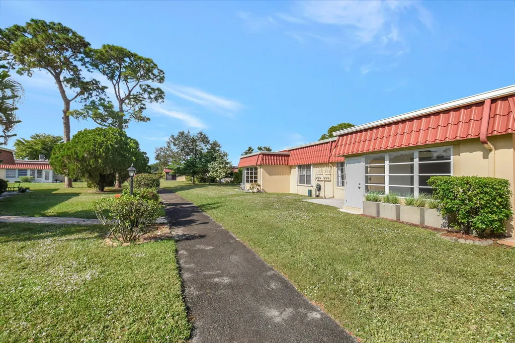 868 Worcester Lane Lake Worth FL 33467