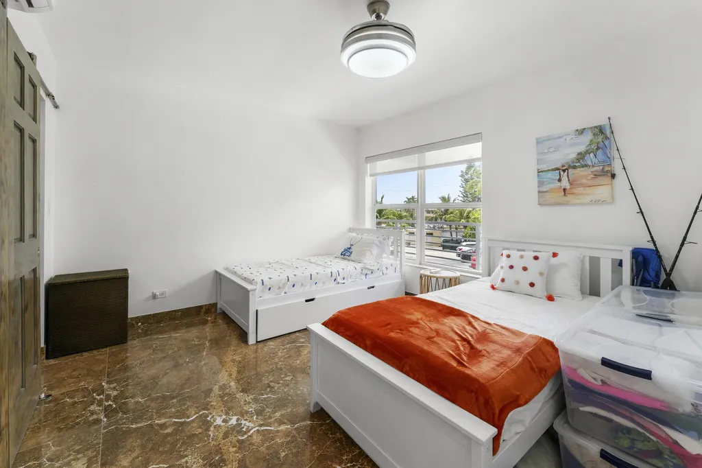 1041 Hillsboro Mile Hillsboro Beach FL 33062