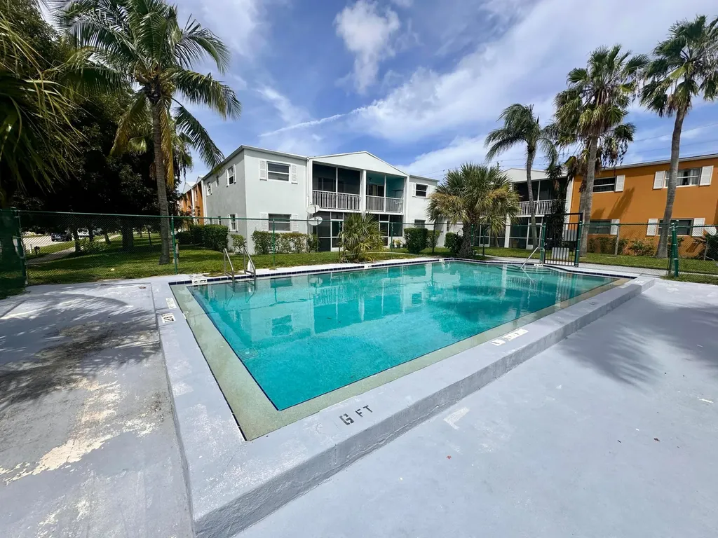 1505 Crescent Circle Lake Park FL 33403