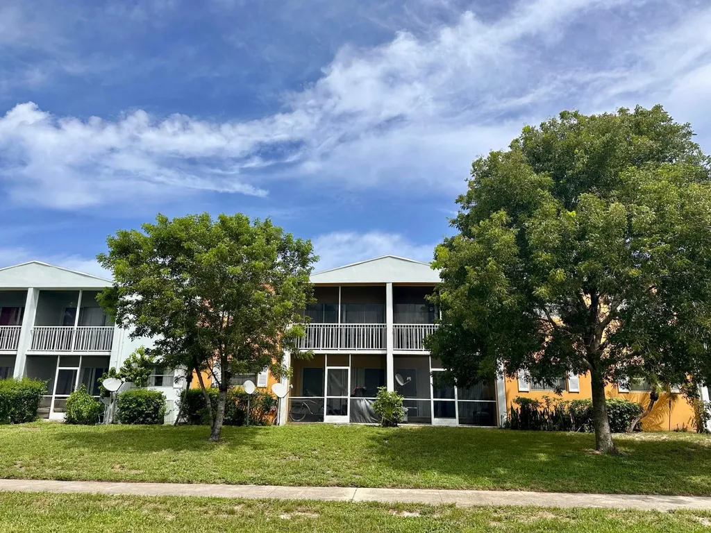 1505 Crescent Circle Lake Park FL 33403