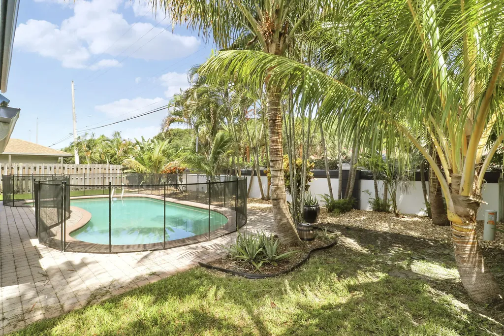 1119 Rainwood Circle W Palm Beach Gardens FL 33410