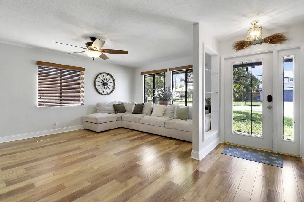 1119 Rainwood Circle Palm Beach Gardens FL 33410