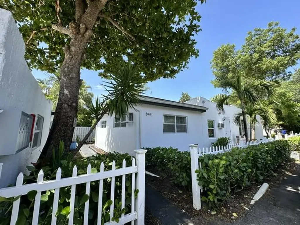 844 NE 17th Way Fort Lauderdale FL 33304
