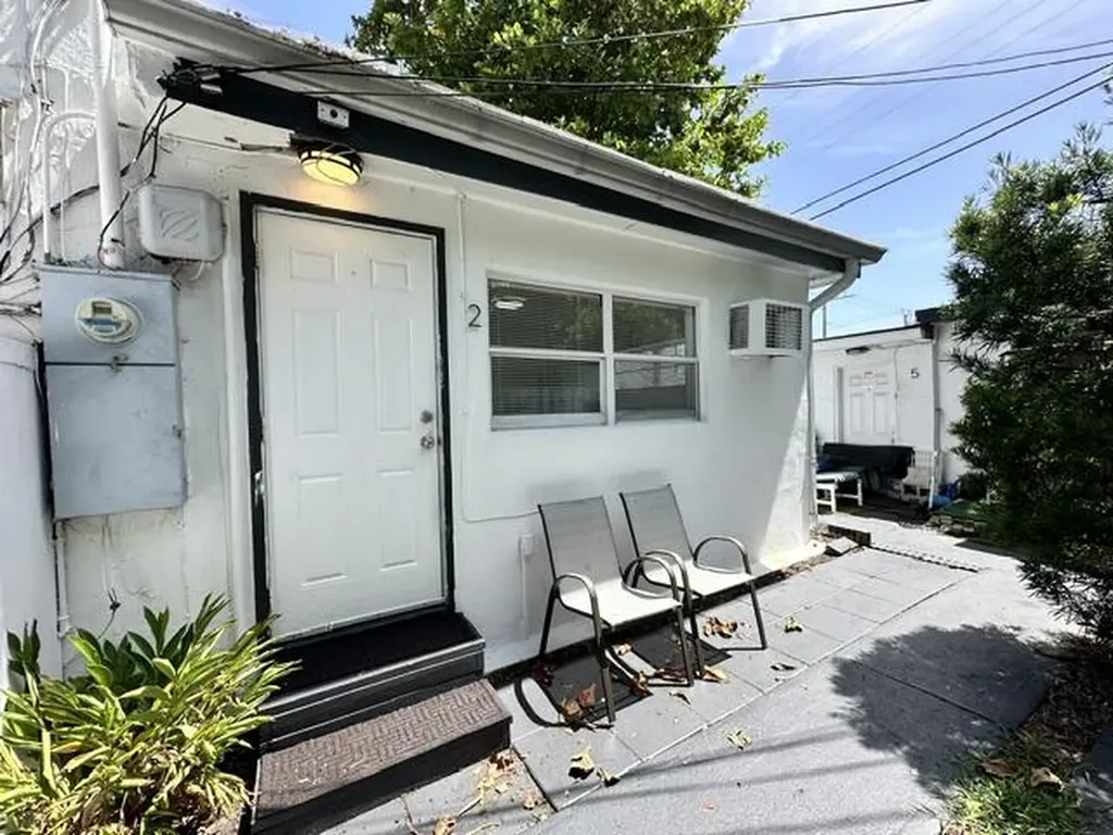 844 NE 17th Way Fort Lauderdale FL 33304