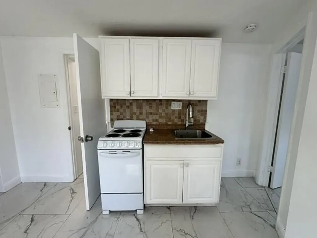 844 NE 17th Way Fort Lauderdale FL 33304