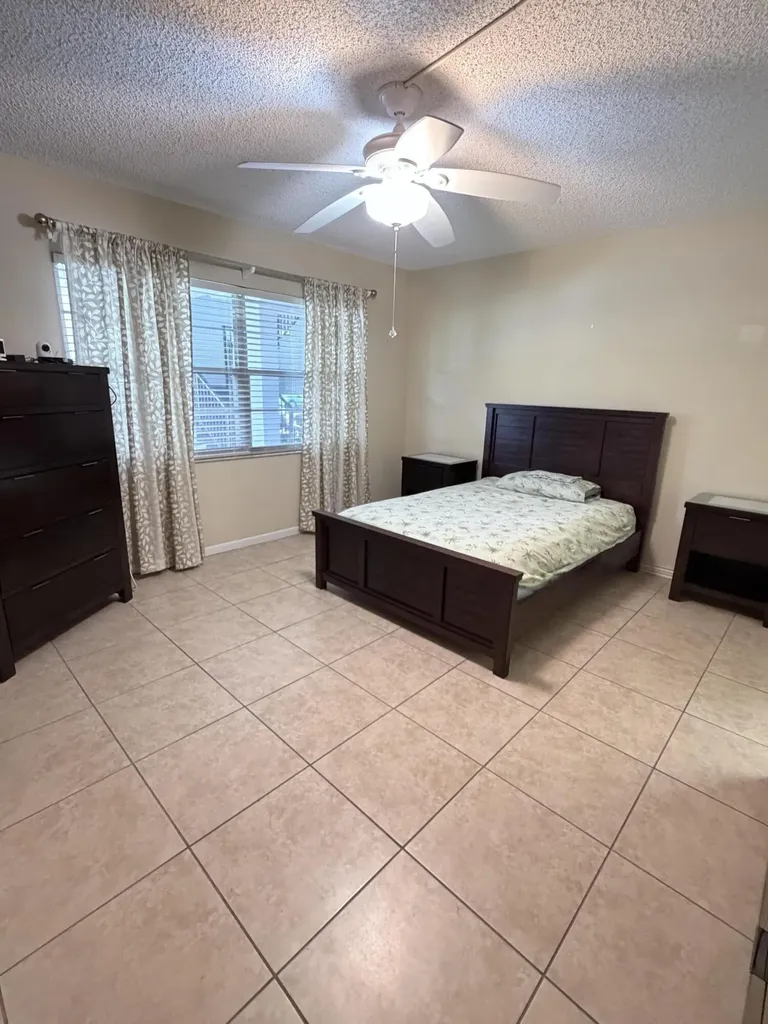 1300 SW 125th Avenue Pembroke Pines FL 33027