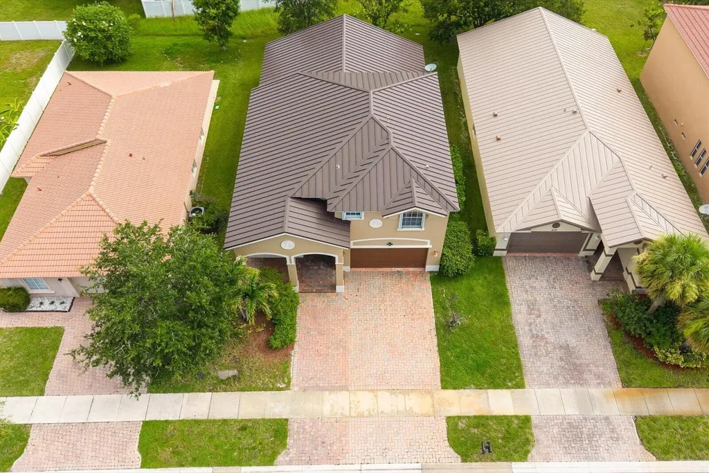 2166 SW Newport Isle Boulevard Port St Lucie FL 34953