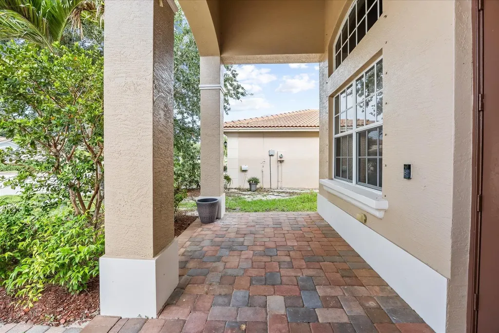 2166 SW Newport Isle Boulevard Port St Lucie FL 34953