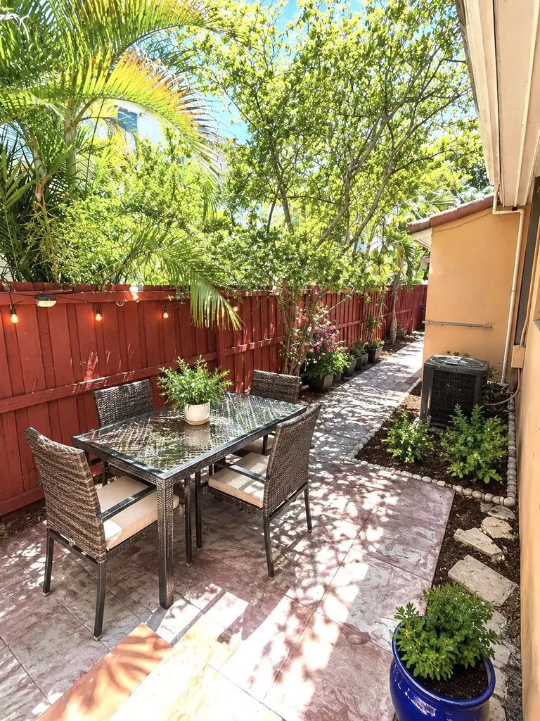 1136 NE 17th Way Fort Lauderdale FL 33304