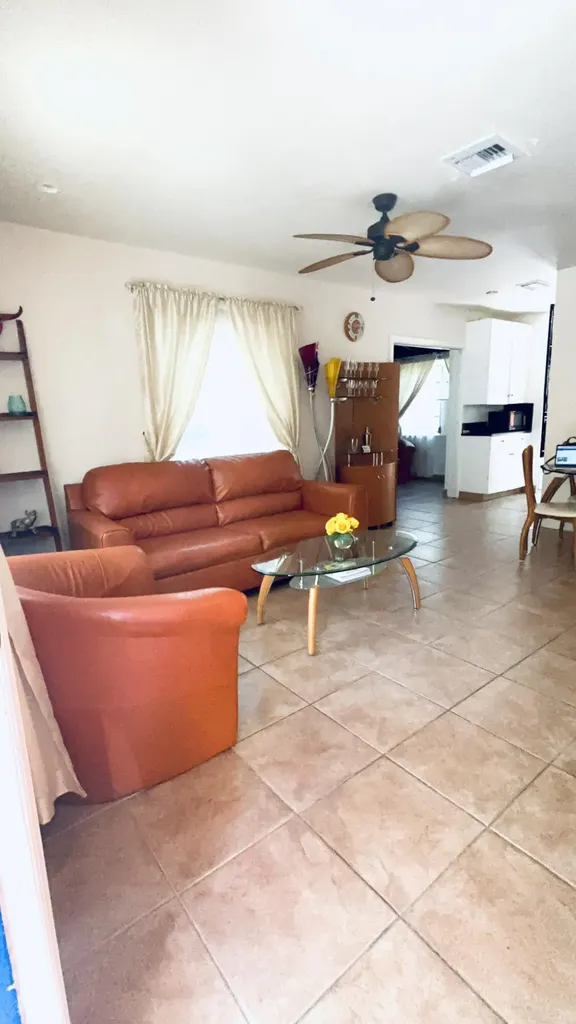 1136 NE 17th Way Fort Lauderdale FL 33304