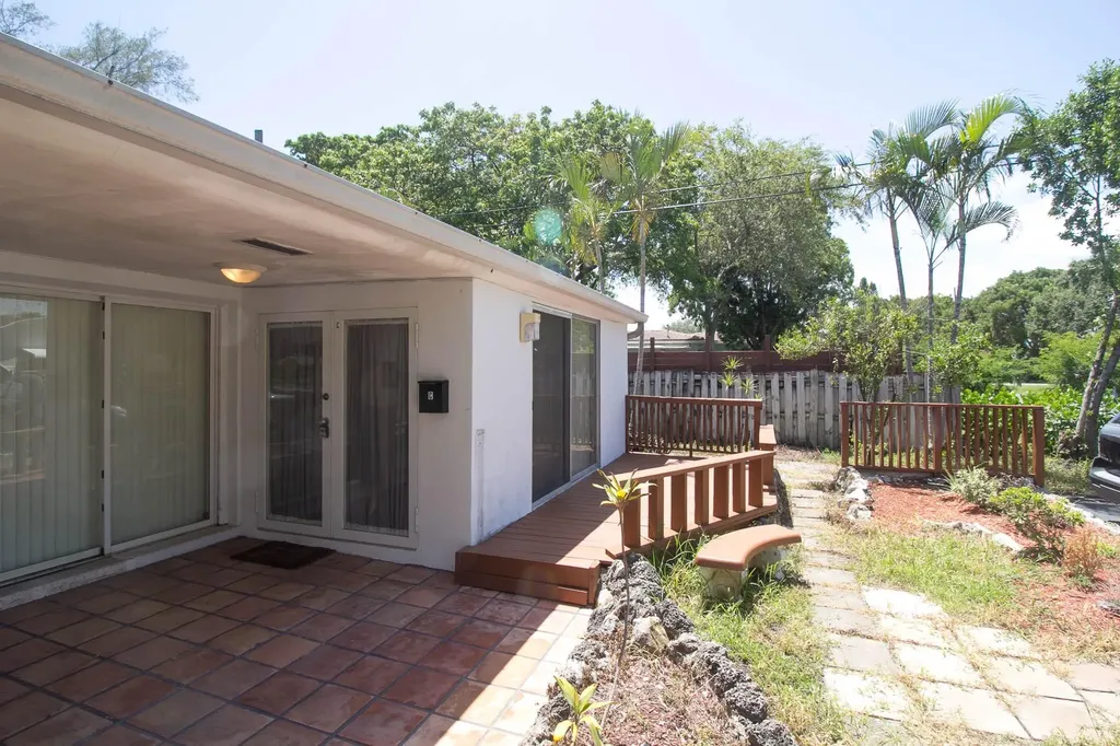 909 NE 12th Avenue Pompano Beach FL 33060