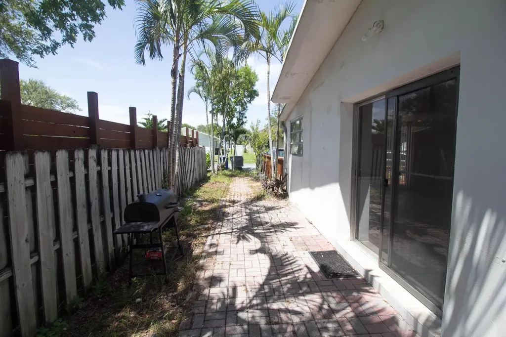 909 NE 12th Avenue Pompano Beach FL 33060