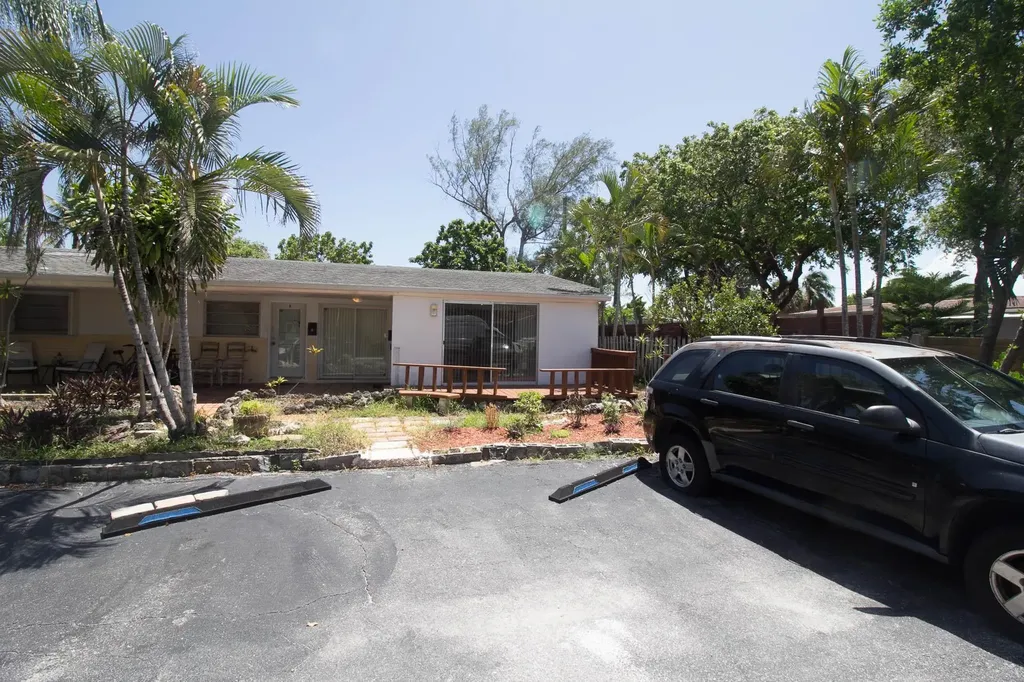 909 NE 12th Avenue Pompano Beach FL 33060