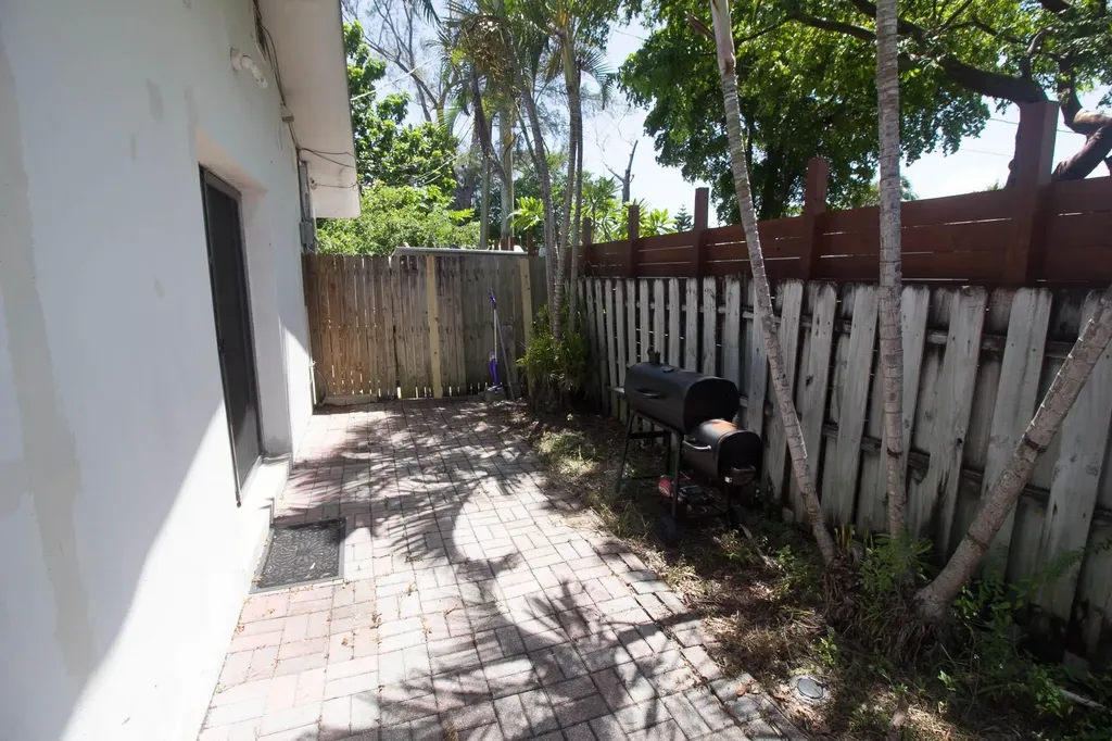 909 NE 12th Avenue Pompano Beach FL 33060