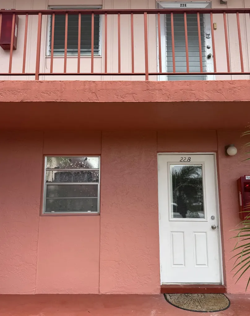 22 Golfs Edge West Palm Beach FL 33417