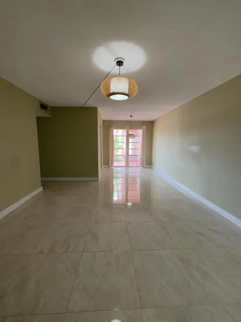 22 Golfs Edge West Palm Beach FL 33417